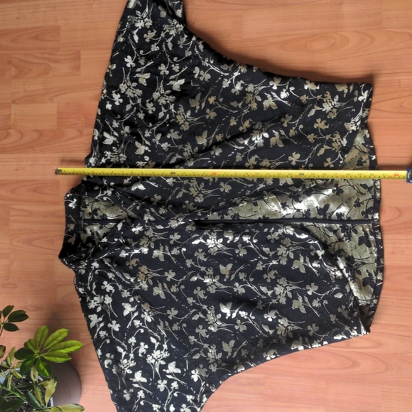 Cherry blossom satin kimono shawl - Picture 4 of 6